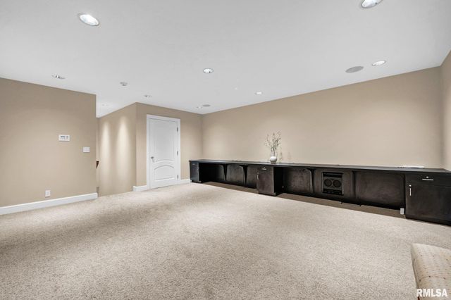 800 BAYSIDE Drive, Germantown Hills, IL 61548