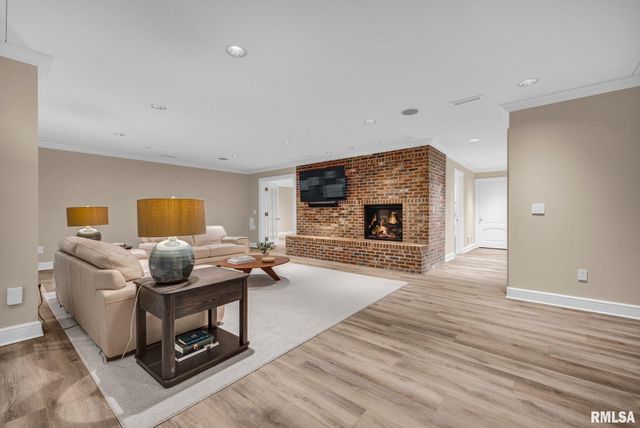 800 BAYSIDE Drive, Germantown Hills, IL 61548