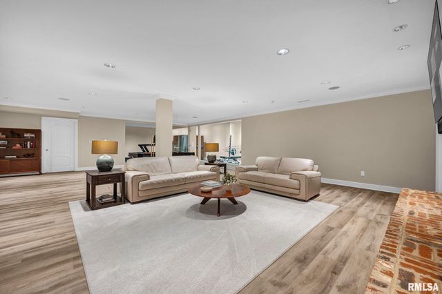 800 BAYSIDE Drive, Germantown Hills, IL 61548