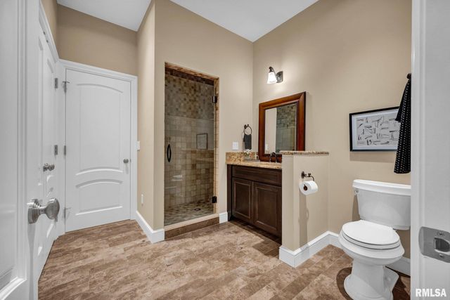 800 BAYSIDE Drive, Germantown Hills, IL 61548