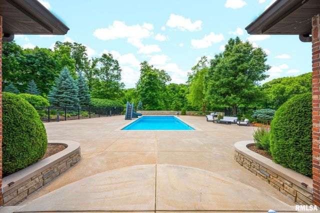 800 BAYSIDE Drive, Germantown Hills, IL 61548