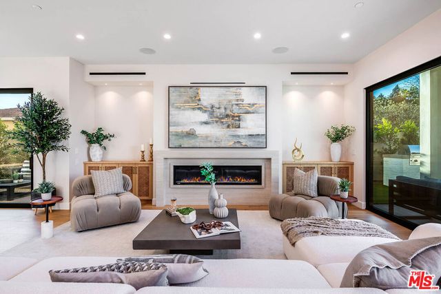 12427 Cumpston Street, Valley Village, CA 91607