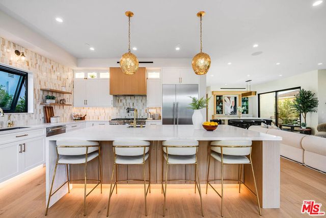 12427 Cumpston Street, Valley Village, CA 91607