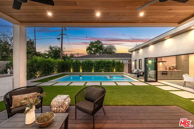 12427 Cumpston Street, Valley Village, CA 91607