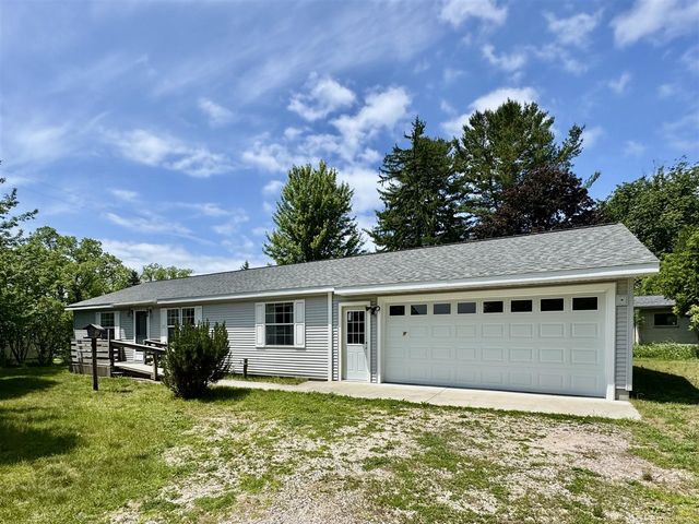 8484 Zosel Street, Onekama, MI 49675