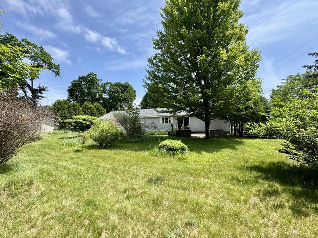 8484 Zosel Street, Onekama, MI 49675