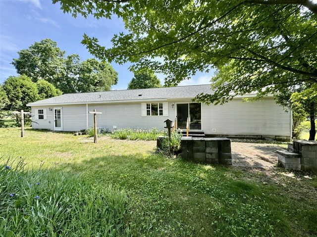 8484 Zosel Street, Onekama, MI 49675