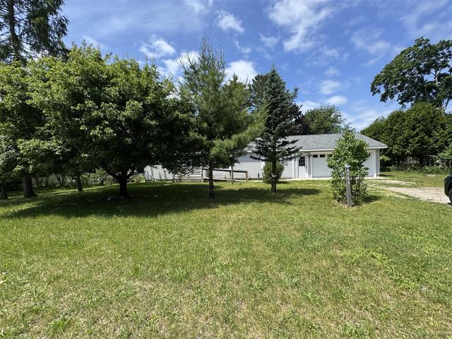 8484 Zosel Street, Onekama, MI 49675