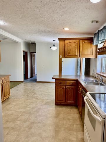 8484 Zosel Street, Onekama, MI 49675