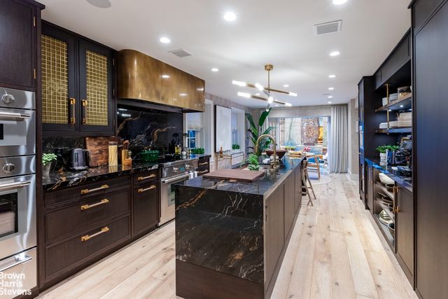 20 W 12TH Street, New York City, NY 10011