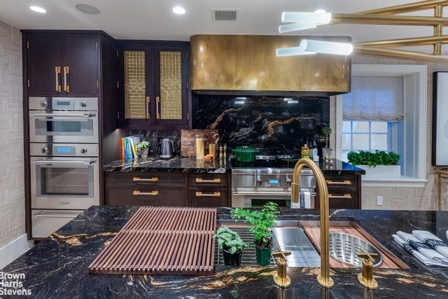 20 W 12TH Street, New York City, NY 10011