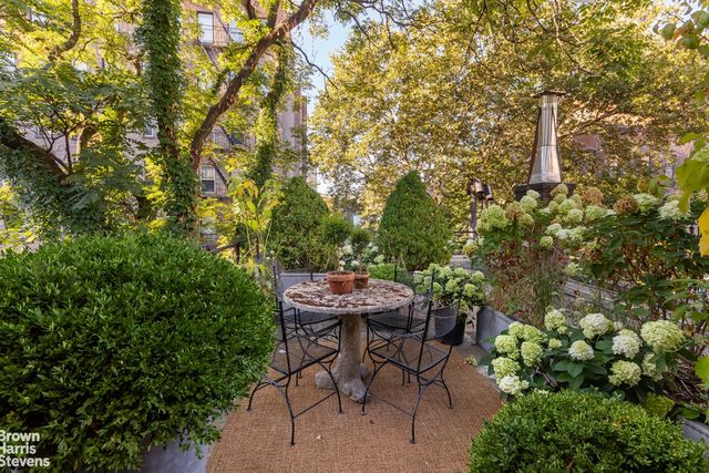 20 W 12TH Street, New York City, NY 10011