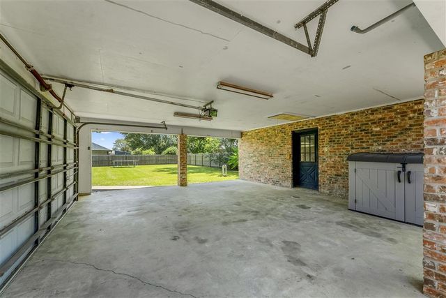 1901 Deep Woods Drive, Lake Charles, LA 70605