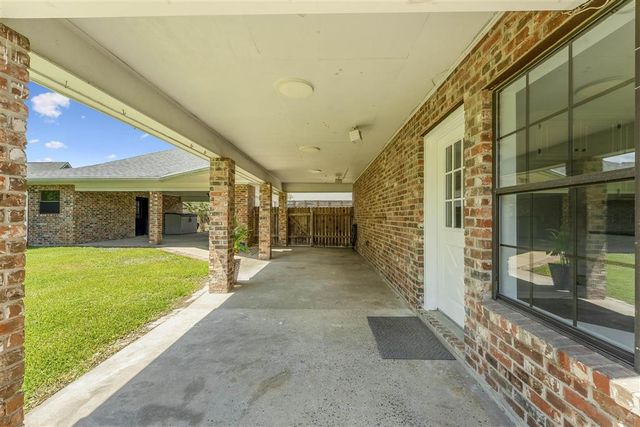 1901 Deep Woods Drive, Lake Charles, LA 70605