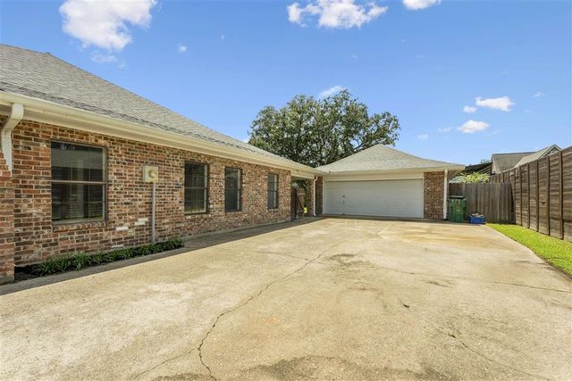 1901 Deep Woods Drive, Lake Charles, LA 70605