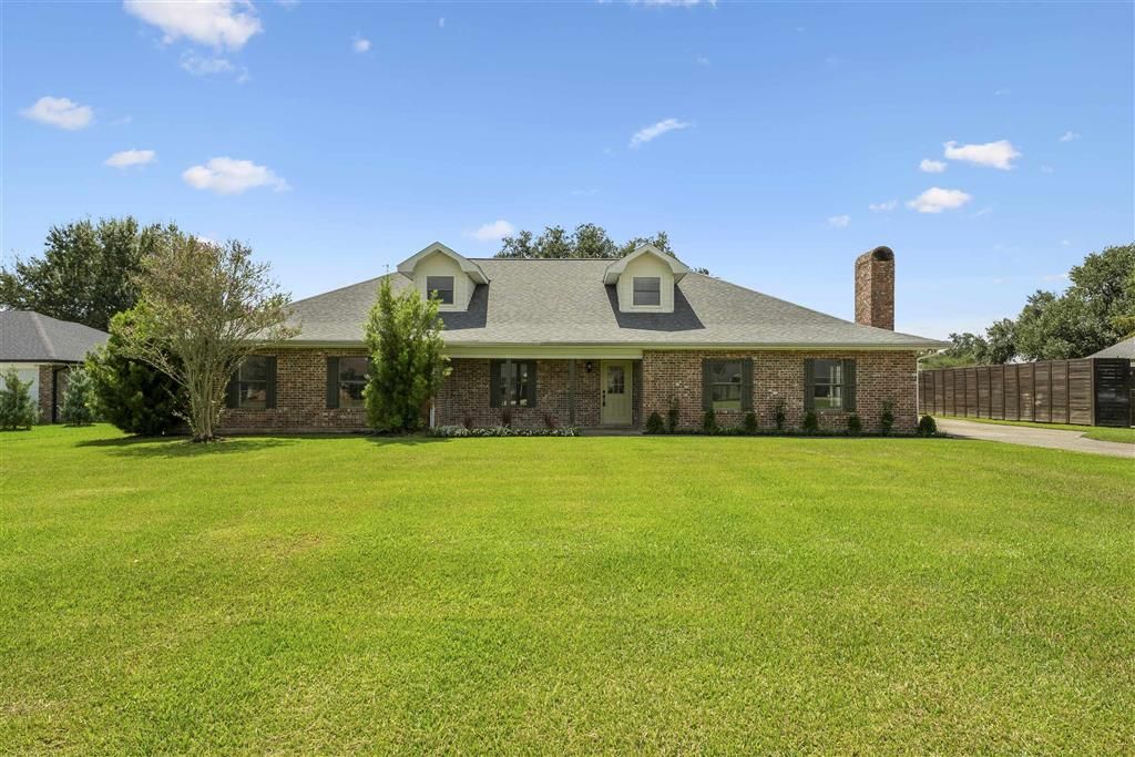 1901 Deep Woods Drive, Lake Charles, LA 70605