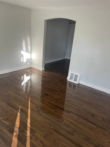 9611 S Chappel Avenue, Chicago, IL 60617