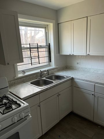 9611 S Chappel Avenue, Chicago, IL 60617