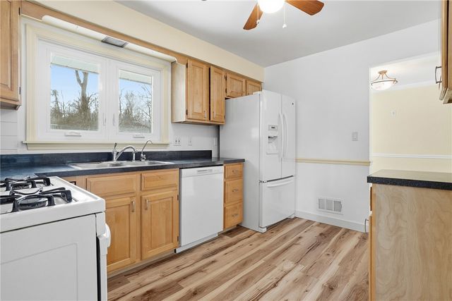 2393 Brandt School Road, Franklin Park, PA 15237