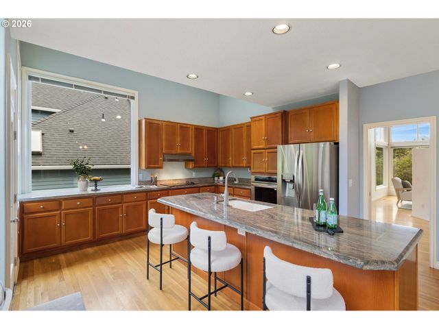 4321 Sw TERLYN Ct, Portland, OR 97221