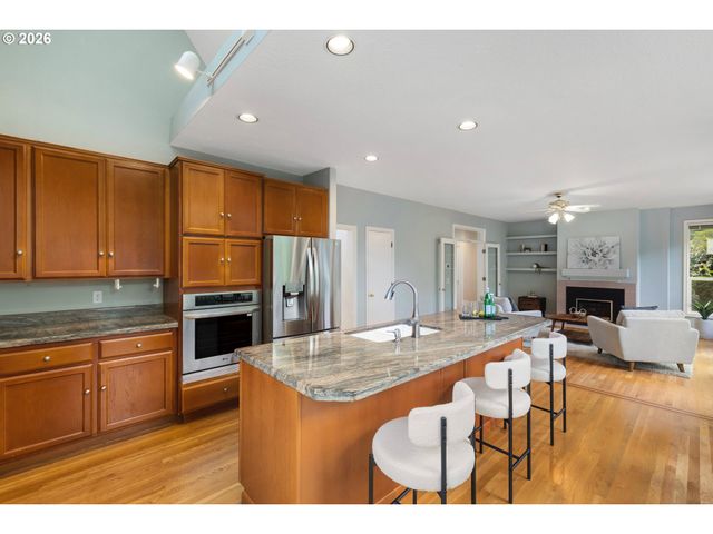 4321 Sw TERLYN Ct, Portland, OR 97221