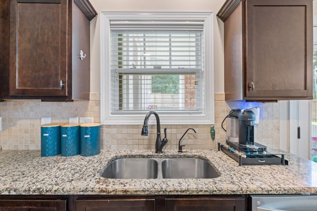 831 Cherry Blossom Ln, Clarksville, TN 37040
