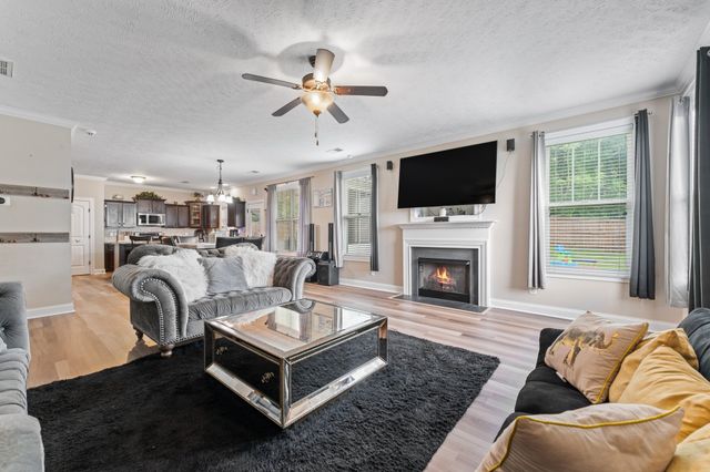 831 Cherry Blossom Ln, Clarksville, TN 37040