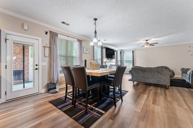 831 Cherry Blossom Ln, Clarksville, TN 37040