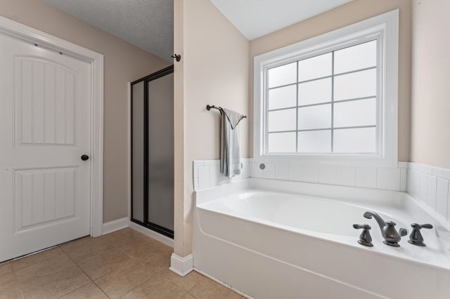 831 Cherry Blossom Ln, Clarksville, TN 37040