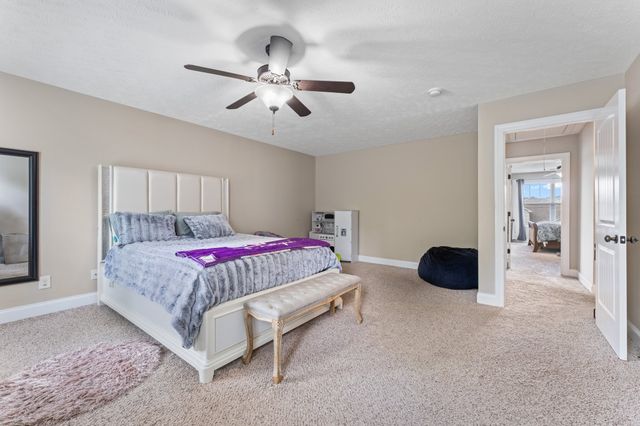 831 Cherry Blossom Ln, Clarksville, TN 37040