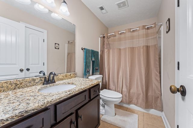 831 Cherry Blossom Ln, Clarksville, TN 37040