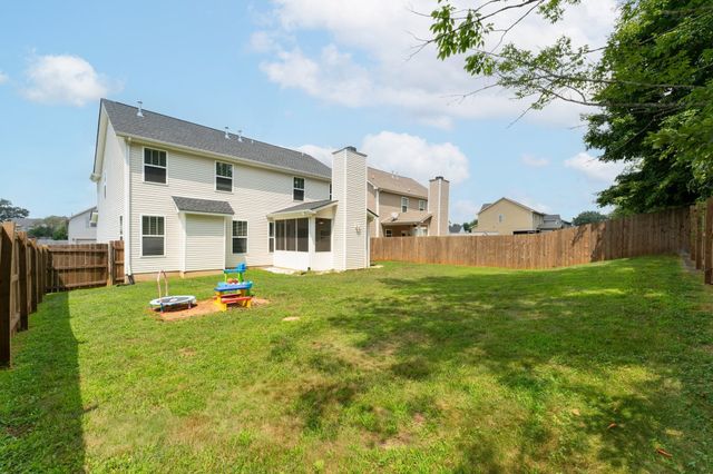 831 Cherry Blossom Ln, Clarksville, TN 37040