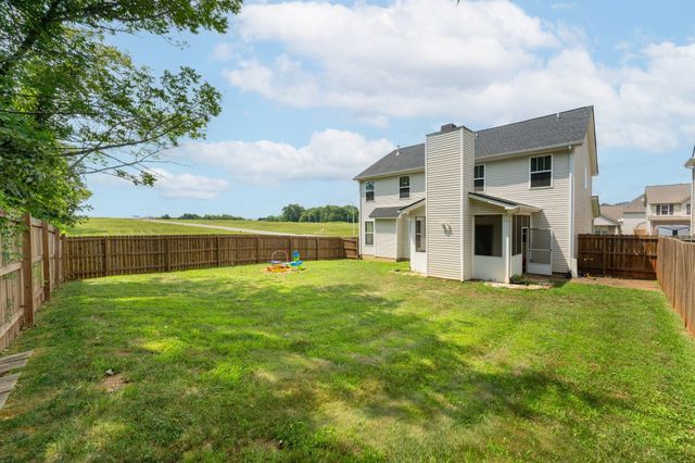 831 Cherry Blossom Ln, Clarksville, TN 37040