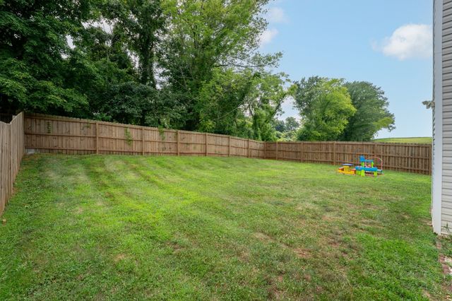 831 Cherry Blossom Ln, Clarksville, TN 37040