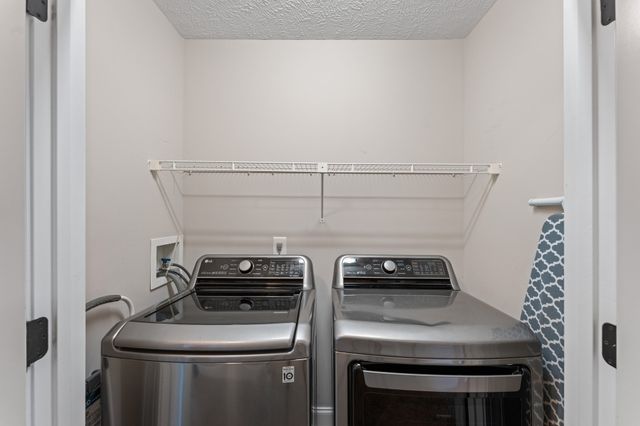 831 Cherry Blossom Ln, Clarksville, TN 37040