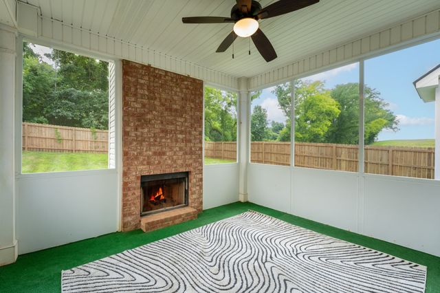 831 Cherry Blossom Ln, Clarksville, TN 37040