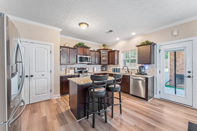831 Cherry Blossom Ln, Clarksville, TN 37040