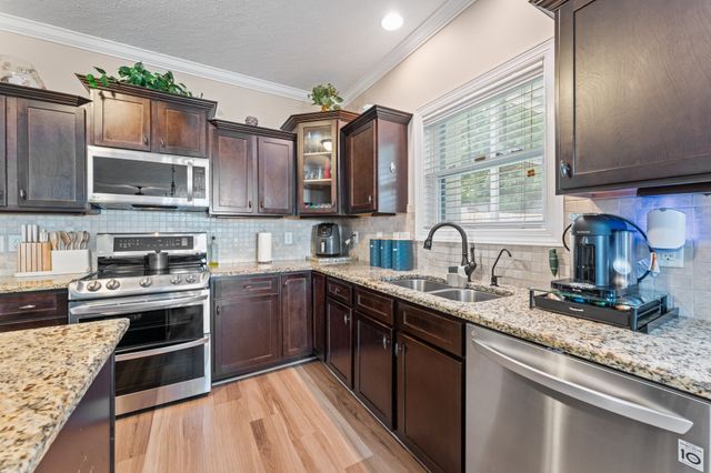 831 Cherry Blossom Ln, Clarksville, TN 37040