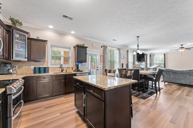 831 Cherry Blossom Ln, Clarksville, TN 37040