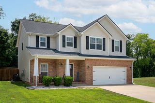831 Cherry Blossom Ln, Clarksville, TN 37040