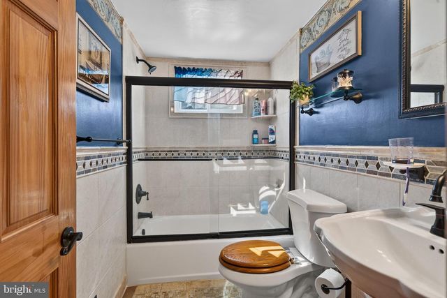 622 SCHOOL LN, Wallingford, PA 19086