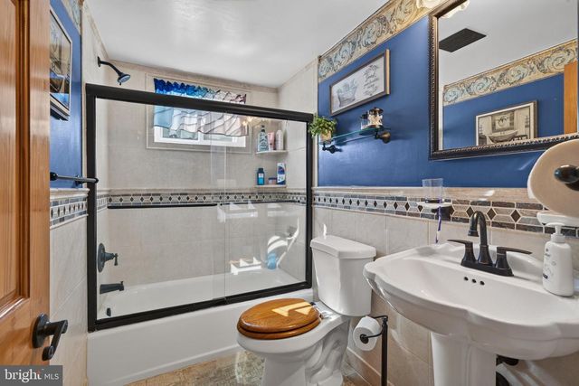 622 SCHOOL LN, Wallingford, PA 19086