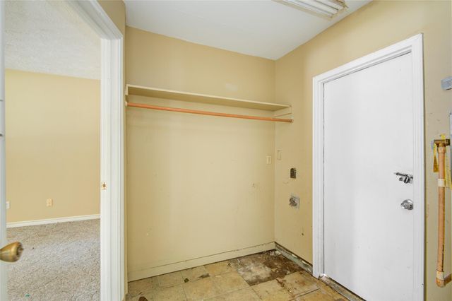 215 Cypress Street, Lake Jackson, TX 77566