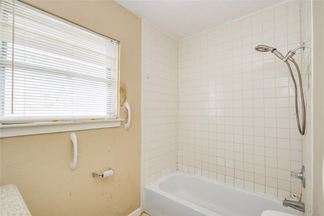 215 Cypress Street, Lake Jackson, TX 77566