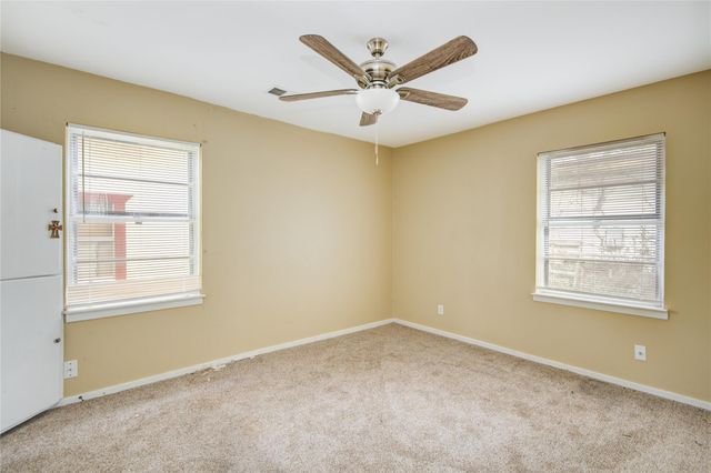 215 Cypress Street, Lake Jackson, TX 77566