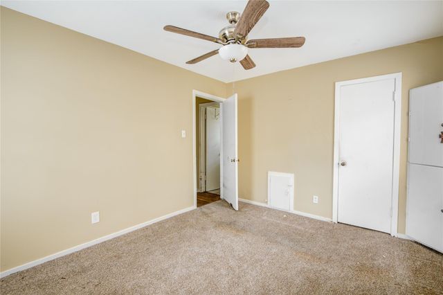 215 Cypress Street, Lake Jackson, TX 77566