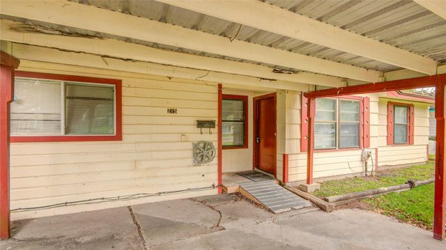 215 Cypress Street, Lake Jackson, TX 77566