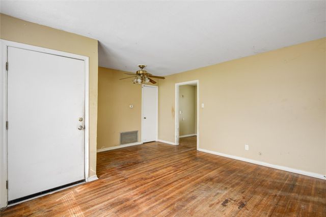 215 Cypress Street, Lake Jackson, TX 77566