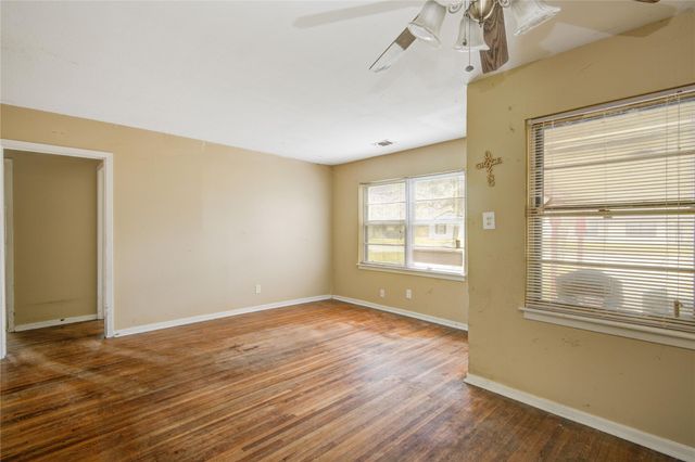 215 Cypress Street, Lake Jackson, TX 77566