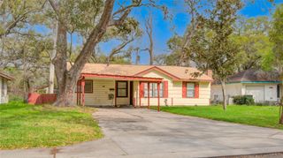 215 Cypress Street, Lake Jackson, TX 77566